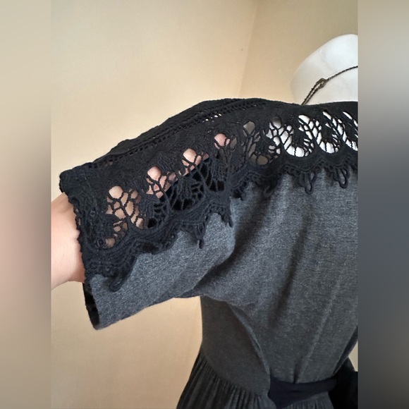 Kimi & Kai Gray Soft Stretch Fabric W Lace Neckline Bottom Maternity SZ S No Tag - Picture 7 of 14